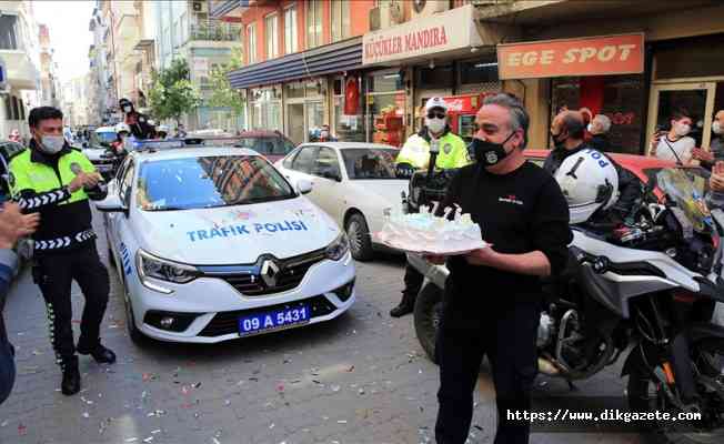 Aydın'da kavga ihbarı yapan esnaf, olay yerine gelen polislere pastayla sürpriz yaptı