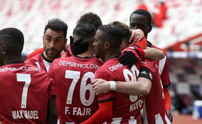 Demir Grup Sivasspor evinde kazandı