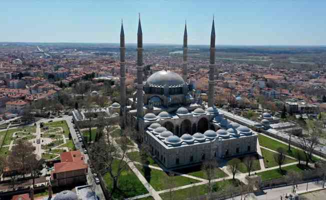 Dünya mimarlık tarihinin başyapıtlarından Mimar Sinan'ın ustalık eseri Selimiye Camisi ramazana hazır