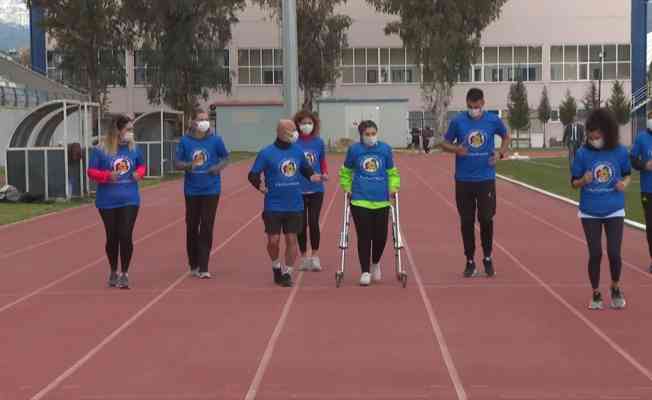 Kanseri yenen Ceylin sanal maratonda 'tedavisi süren çocuklara yardım için' piste çıktı