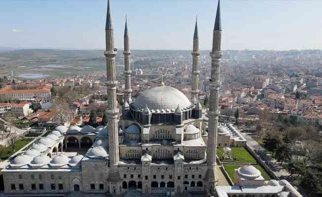 Selimiye Camisi minarelerine ramazan mahyası asıldı