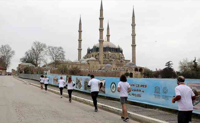 Selimiye Camisi'nin UNESCO'ya girişinin 10. yıl dönümünde atletler cami çevresinde10 tur attı