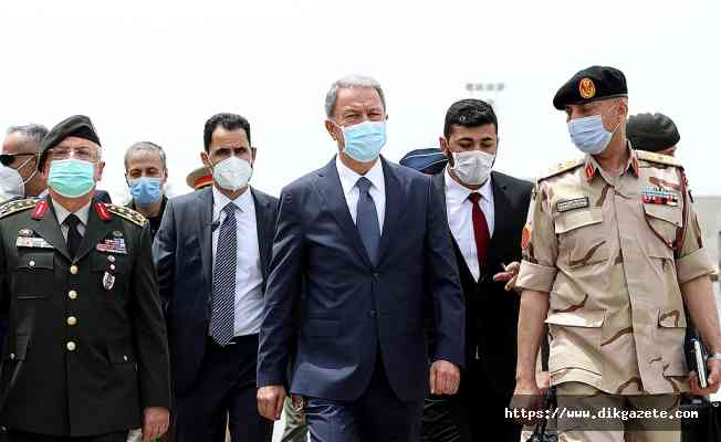 Bakan Akar Libya&#039;daki Mehmetçik ile bir araya geldi: Biz iyi gün değil kara gün dostuyuz