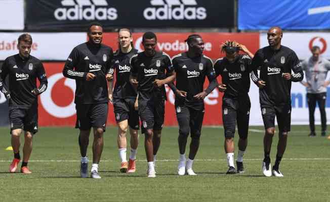 Beşiktaş'ın Galatasaray maçı kamp kadrosu belli oldu