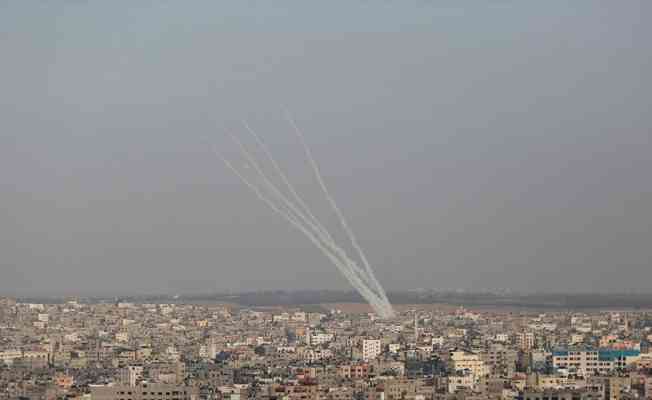 Gazze Şeridi'nden İsrail'in birçok bölgesine roket atıldı