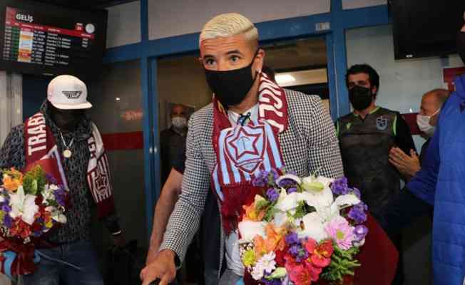 Trabzonspor'un anlaşmaya vardığı Gervinho ve Peres, Trabzon'a geldi