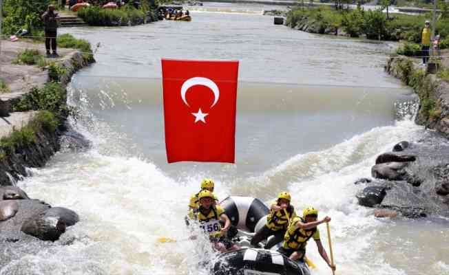 Türkiye Rafting Şampiyonası 1. ayak yarışları Rize'de başladı