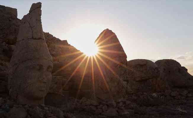 Dünya mirası Nemrut ziyaretçilerini ağırlamaya başladı