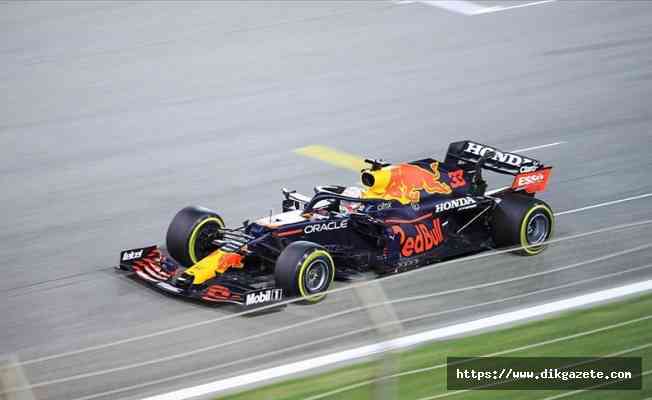 Formula 1'de ilk kez düzenlenen sprint yarışını Max Verstappen kazandı