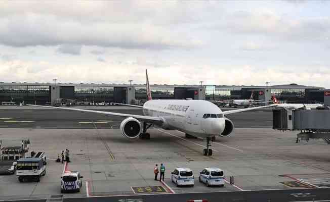 Afganistan'dan tahliye edilen 160 yolcu, İslamabad aktarmalı İstanbul'a getirildi