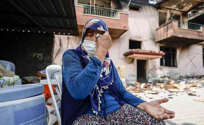 Manavgat'taki yangında evi zarar gören kadın yaşadıklarını gözyaşıyla anlattı