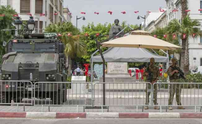 Tunus sokağında Cumhurbaşkanı Said'in kararlarına destek olan da var itiraz eden de