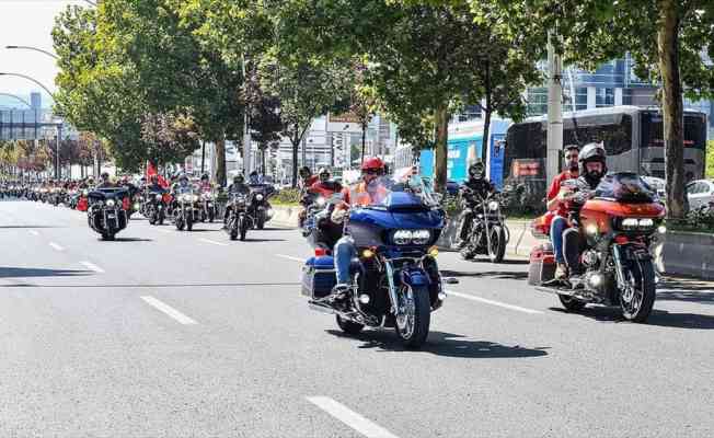 Ankara'da 400 motosiklet tutkunu gaziler için turladı