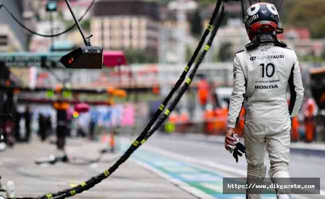 Rusya GP'de takımına kızan F1 Pilotu Pierre Gasly, aracına yumruk attı