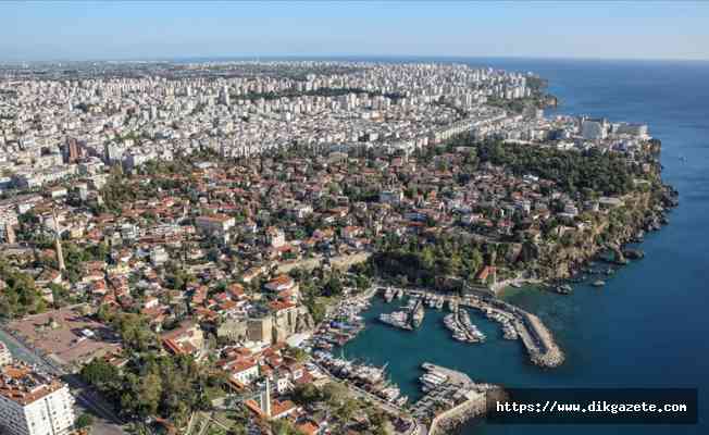 Antalya 10 ayda salgına rağmen 8,5 milyondan fazla turist çekti