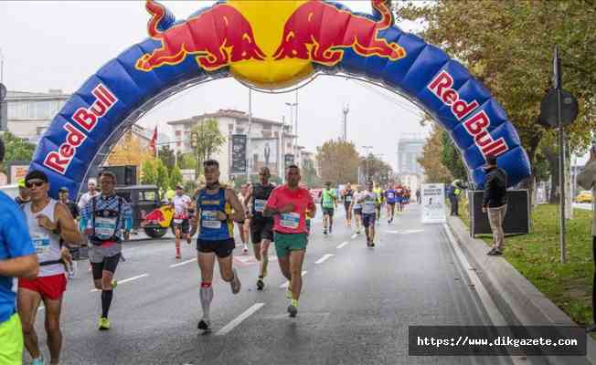 Red Bull Challengers N Kolay İstanbul Maratonu'nda şehre izini bıraktı