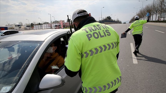 31 ile yönelik seyahat kısıtlaması yarın gece yarısına kadar uzatıldı