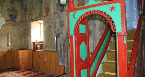 500 yıllık tarihin izlerini taşıyan cami