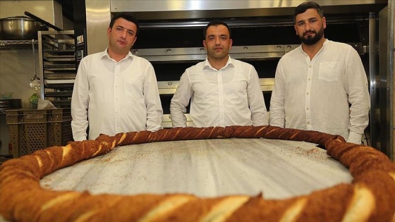 6 metre çapındaki simit ilgi gördü