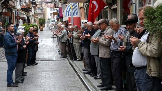 7 asırdır her cuma 'esnaf duası' ediyorlar