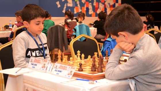7 yaşındaki satranççı Mardinli Baver'den yenilgisiz şampiyonluk