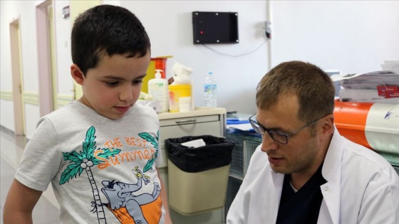 7 yaşındaki Taha 'kunduracı göğsü'nden operasyonla kurtuldu