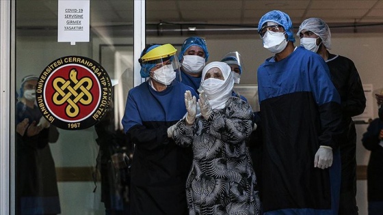 93 yaşında koronavirüsü yenen hasta taburcu oldu