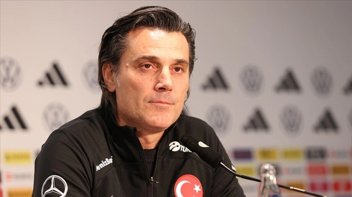 A Milli Futbol Takımı'nın uçağı Montella'nın abisi rahatsızlanınca Münih'e indi