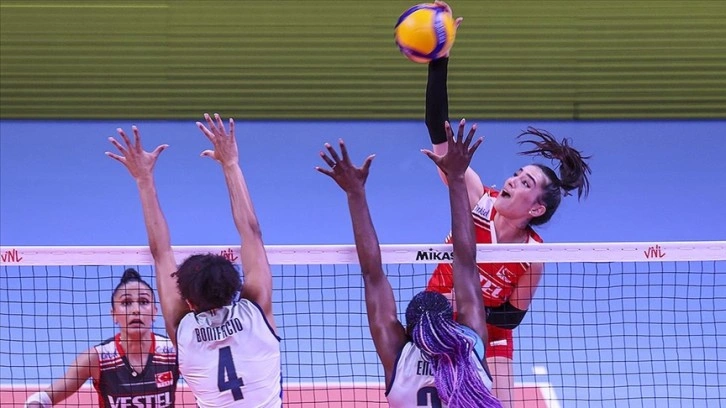 A Milli Kadın Voleybol Takımı, İtalya'yı 3-0 mağlup etti