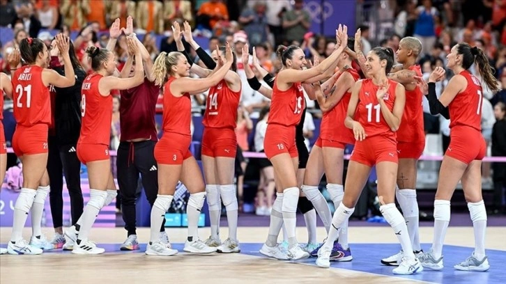 A Milli Kadın Voleybol Takımı, Paris 2024'te yarın İtalya'yla karşılaşacak