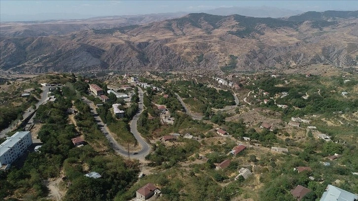 AA muhabirleri Azerbaycan'ın kontrolüne geçen Laçın'ı görüntüledi