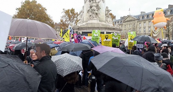 ABD Başkanı Trump, Paris’te protesto edildi