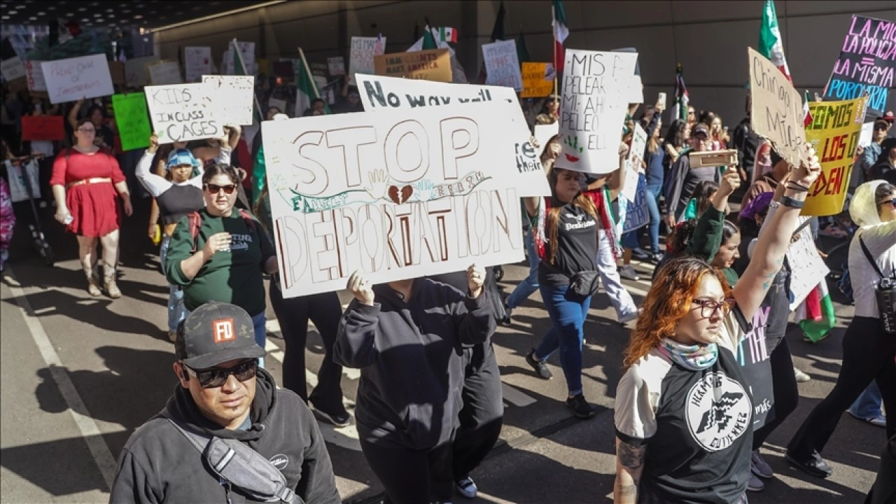 ABD'de binlerce kişi, Başkan Trump'ın göçmen politikasını protesto etti