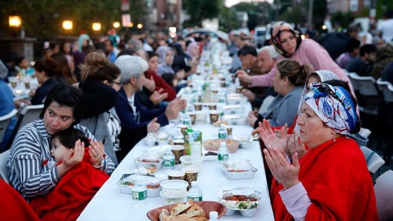 ABD'de Müslümanlar sokak iftarında bir araya geldi