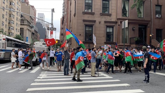 ABD'deki Azeri ve Türk vatandaşlar, New York'ta Ermenistan'ı protesto etti