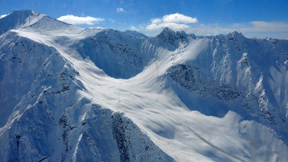 ABD'li iki turist Kanada'da çığ altında kayboldu