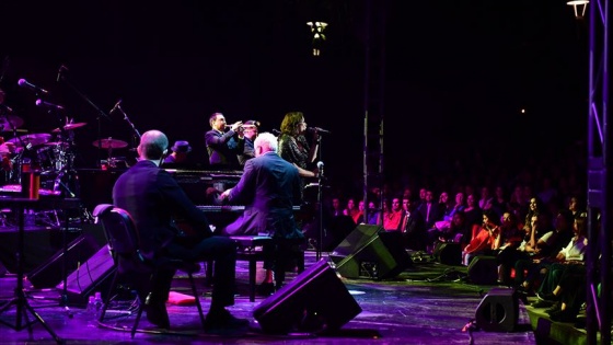 ABD&#039;li müzik grubu Pink Martini Bursa&#039;da konser verdi