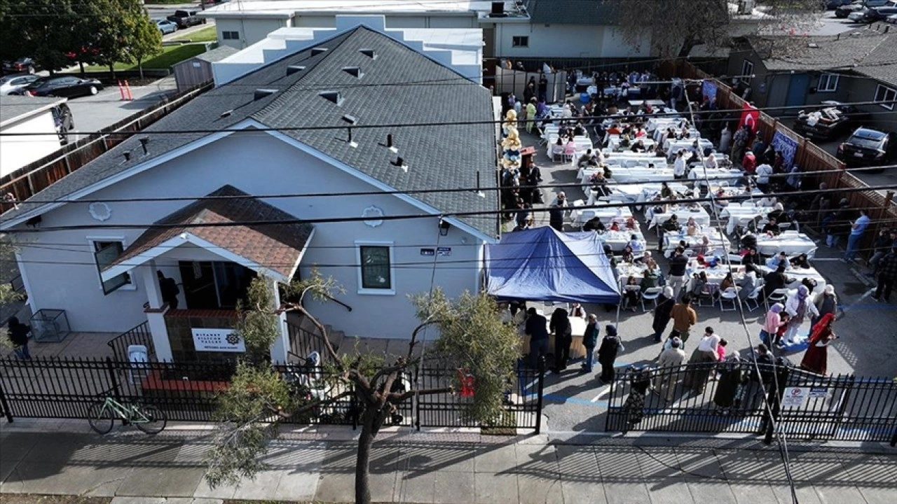 ABD'nin California eyaletinde "Diyanet Ertuğrul Gazi Camisi" ibadete açıldı