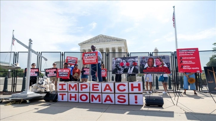 ABD Yüksek Mahkemesi Yargıcı Thomas tartışmalı lüks seyahatlerini ilk kez beyan etti