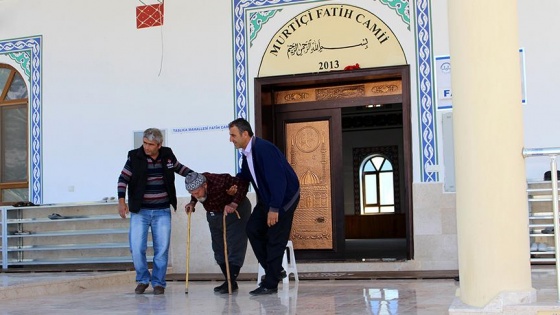 Abdullah dedenin 15 yıl sonra camide namaz kılma sevinci