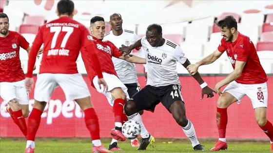 Aboubakar'ın sağ uyluk üst adalesinde kanama ve ödem tespit edildi