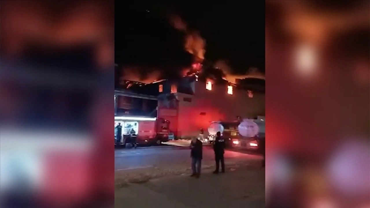 Adana'da geri dönüşüm tesisinde çıkan yangın söndürüldü