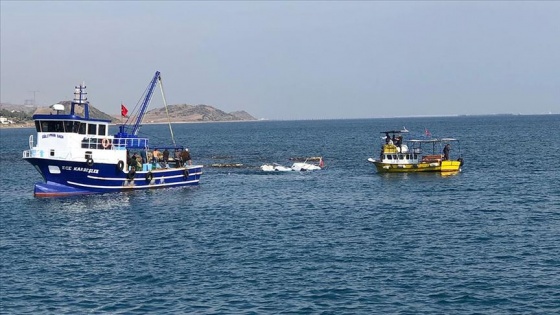 Adana'da kayalıklara çarparak batan teknedeki 6 kişi kurtarıldı