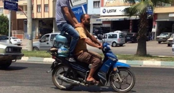 Adana'da motosiklette tüp üstü yolculuk