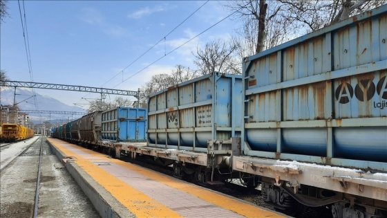 Adana'da tren kazası nedeniyle hasar gören raylar onarıldı, seferler yeniden başladı