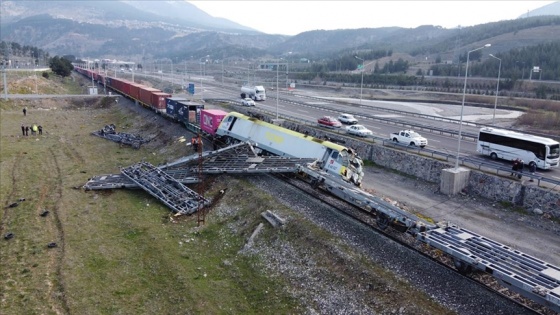 Adana'daki tren kazasının güvenlik kamerası kayıtları ortaya çıktı