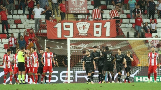 Adana Demirspor Antalya deplasmanında kazandı