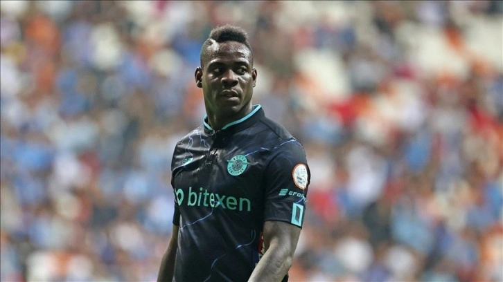 Adana Demirsporlu Balotelli, İtalya'da trafik kazası geçirdi