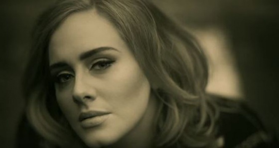 Adele zirveyi bırakmıyor!
