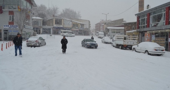 Adilcevaz’da okullar tatil edildi